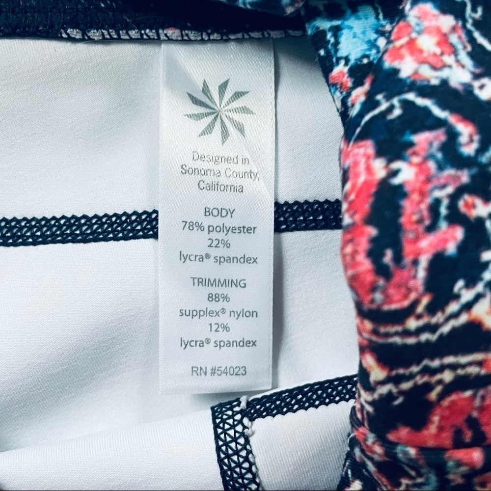 Athleta High Rise Pink Blue Tapestry Print Capri Athletic Leggings Small - Picture 6 of 10